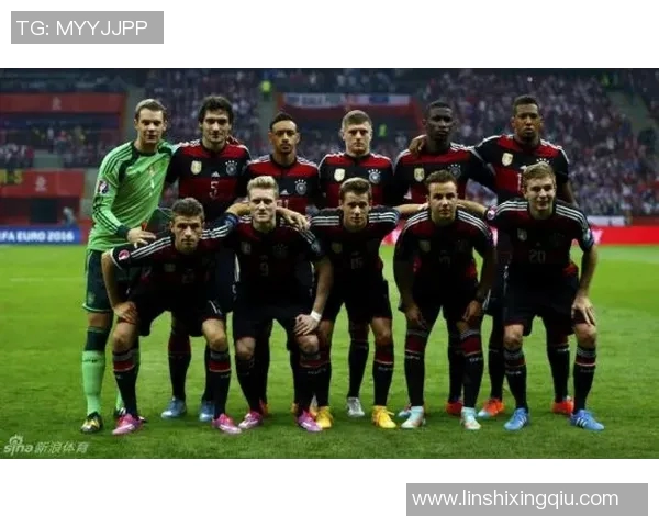 贝利传奇足球卡收藏价值揭秘及其在球迷中的历史地位解析 贝利传奇足球卡收藏价值揭秘及其在球迷中的历史地位解析