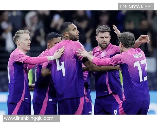 德国足球球星的妻子是谁揭秘：他们的爱情故事与生活点滴